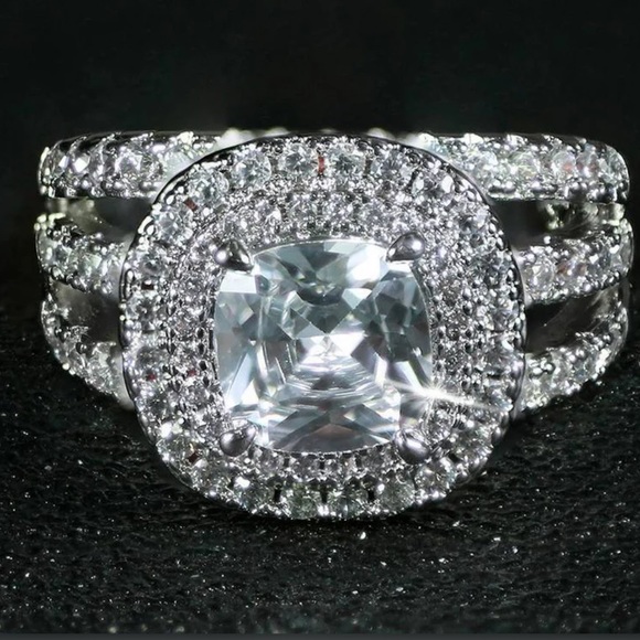 Jewelry - Sterling silver luxury engagement ring